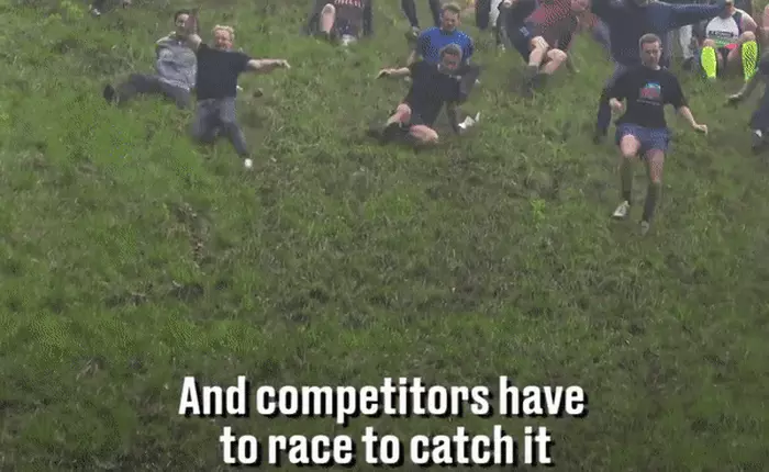 Vồ phô mai ở đồi Cooper: Lễ hội "điên khùng" và nguy hiểm bậc nhất nước Anh