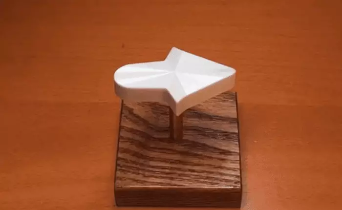 Mũi tên luôn chỉ bên phải khiến cộng đồng Reddit phát sốt vì quá thú vị