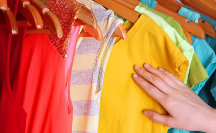 Thực hư về chuyện không nên mặc áo đen dưới trời nắng nóng: câu trả lời sẽ khiến bạn an tâm hết mùa hè này!