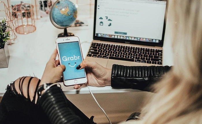 Cần gì phải nhờ bạn bè đi nước ngoài xách đồ về cho khi đã có một dịch vụ order đồ chuyên nghiệp như thế này?