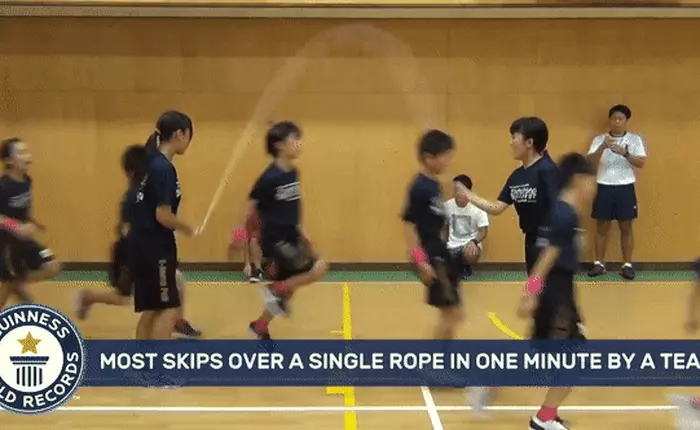 Nhóm học sinh Nhật Bản phá kỷ lục Guiness nhảy dây khiến Internet trầm trồ vì phối hợp quá ăn ý