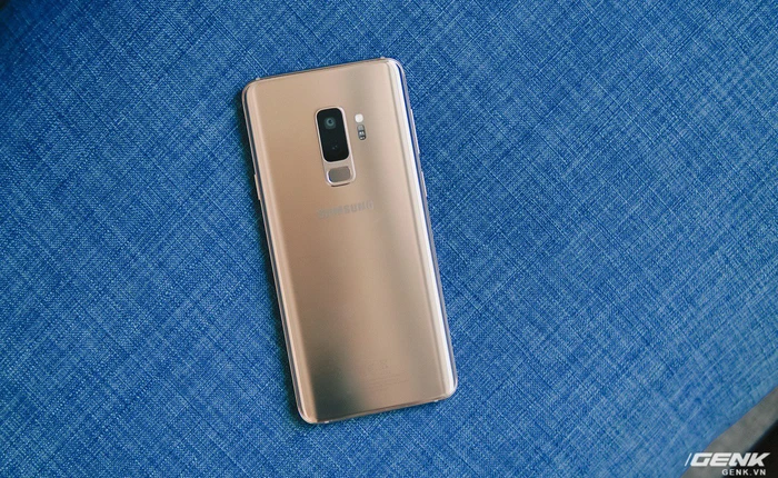 Trên tay Galaxy S9+ Hoàng Kim lấp lánh, RAM 6GB, bộ nhớ 128GB, giá từ 24.490.000 đồng