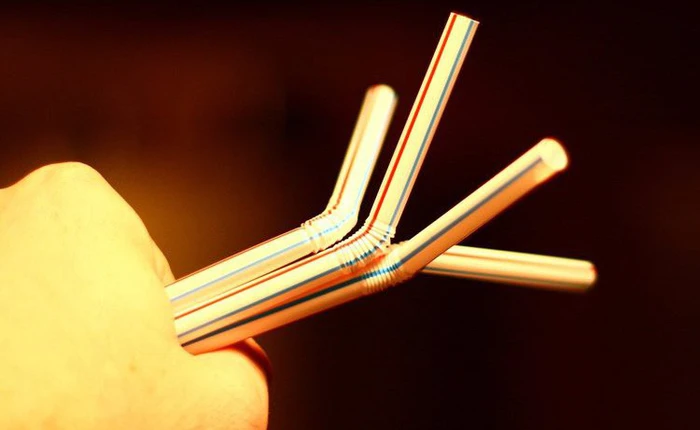 Đây là lý do vì sao chúng ta nên bắt đầu ngừng sử dụng ống hút nhựa