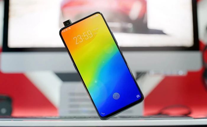 Ngược dòng thời gian: từ những mảnh gương trong phòng tắm, camera selfie đã "tiến hoá" thành dạng xoay, trượt kỳ lạ như thế nào?