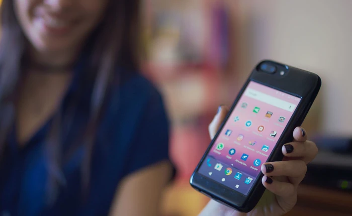 Ốp lưng iPhone chạy Android dành cho fan của cả 2 hệ điều hành