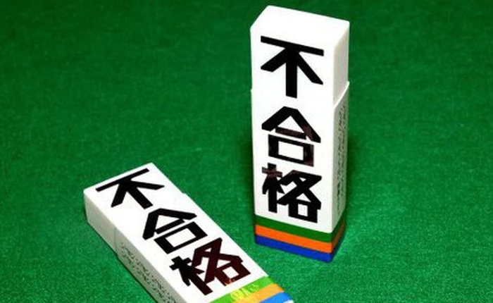 Tặng tẩy có chữ "thi trượt" cho sĩ tử, trường cấp 3 chúc các em thi đỗ bằng thông điệp được giấu cực kì khéo léo