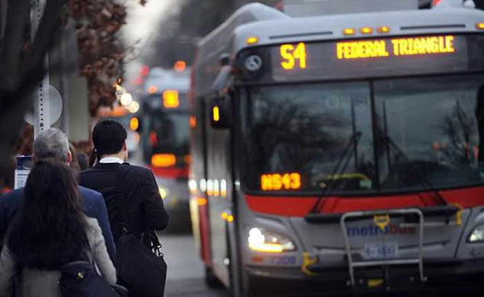 Vì sao bạn đợi mãi chẳng thấy xe bus nhưng lúc sau lại có tận 2 chiếc cùng tới? Tất cả đều có thể giải thích được bằng toán học chứ không phải do tắc đường