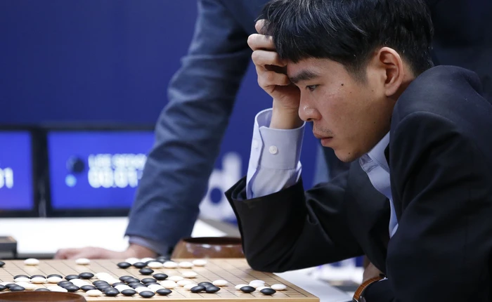 AlphaGo - AI từng đánh bại kỳ thủ cờ vây số 1 thế giới đã chính thức bị soán ngôi