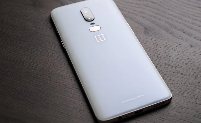 Cận cảnh OnePlus 6 màu trắng tinh khôi trước ngày bán ra chính thức với số lượng giới hạn