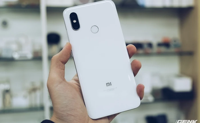 Trên tay Xiaomi Mi 8 mới về VN: Tai thỏ giống iPhone X, nhận dạng khuôn mặt rất nhanh, tuy nhiên chất lượng ảnh chưa ấn tượng