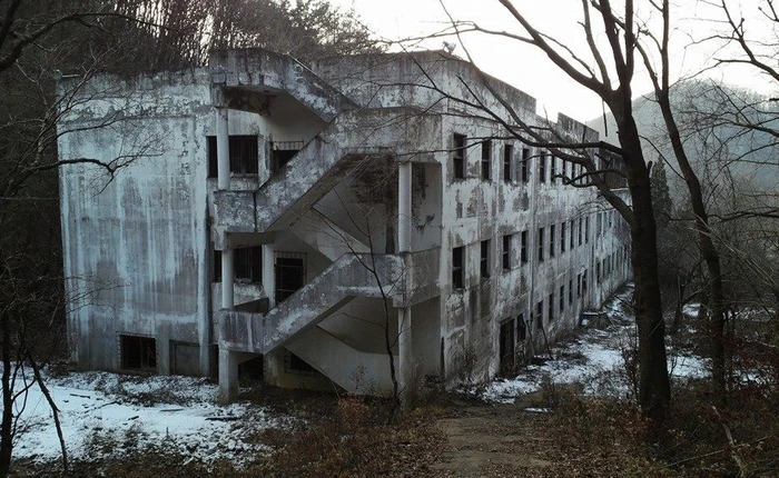 Bị buộc đóng cửa sau hàng loạt cái chết bí ẩn, bệnh viện tâm thần bị bỏ hoang 20 năm tại Hàn Quốc là một trong những nơi đáng sợ nhất thế giới