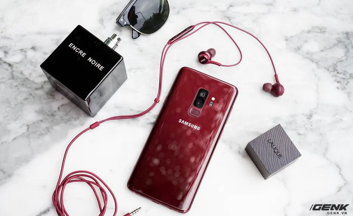 Trên tay Samsung Galaxy S9+ Burgundy Red phiên bản nhà mạng SK Telecom Hàn Quốc: sắc đỏ thẫm đầy mê hoặc dành cho các tín đồ thời trang