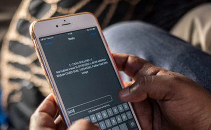 Bị cô lập, chìm trong siêu lạm phát đến nỗi dân phải chở tiền bằng xe cút kít nhưng xứ sở châu Phi này lại đang đứng đầu thế giới trên phương diện xã hội không tiền mặt