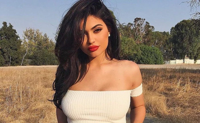 Đùa như thật: Internet đang quyên tiền giúp Kylie Jenner soán ngôi tỷ phú tự thân giàu nhất thế giới của Mark Zuckerberg