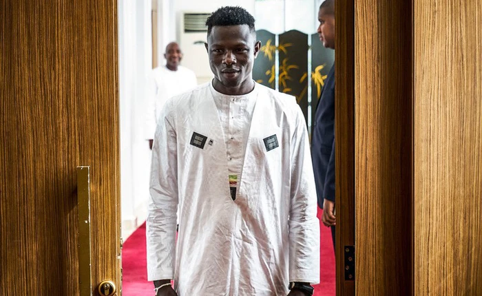 "Spider-Man đời thực" tay không leo 4 tầng để cứu người được đặc cách trở thành lính cứu hỏa