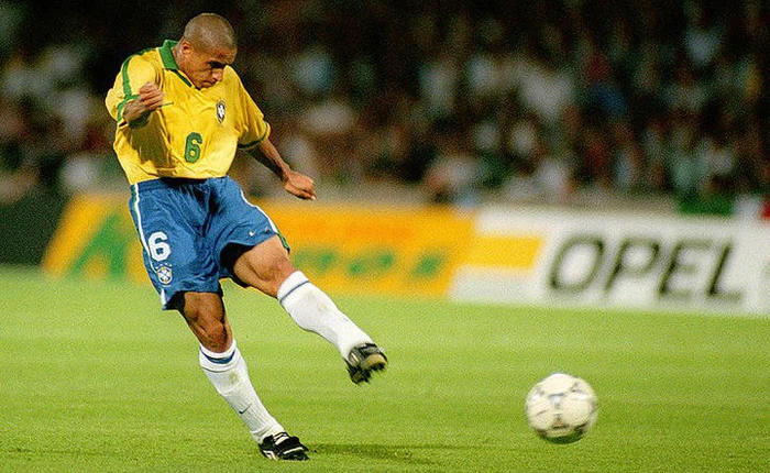 Lý giải cú sút phạt "quả chuối" huyền thoại của danh thủ Roberto Carlos đã đi vào lịch sử bóng đá thế giới