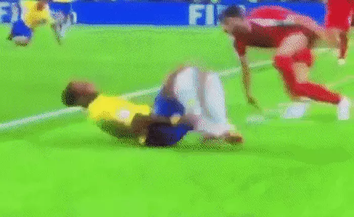 [World Cup 2018] "Tài tử" Neymar bị Internet chế hài cực mạnh sau pha ăn vạ vụng về với Serbia