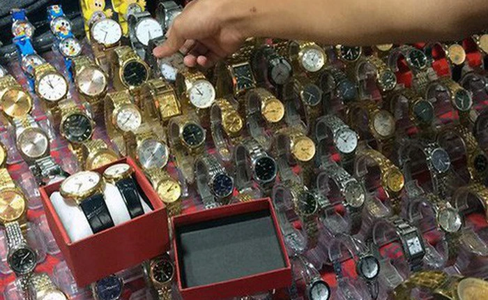 Đồng hồ hàng hiệu Omega, Rolex bán như… 'bán rau'