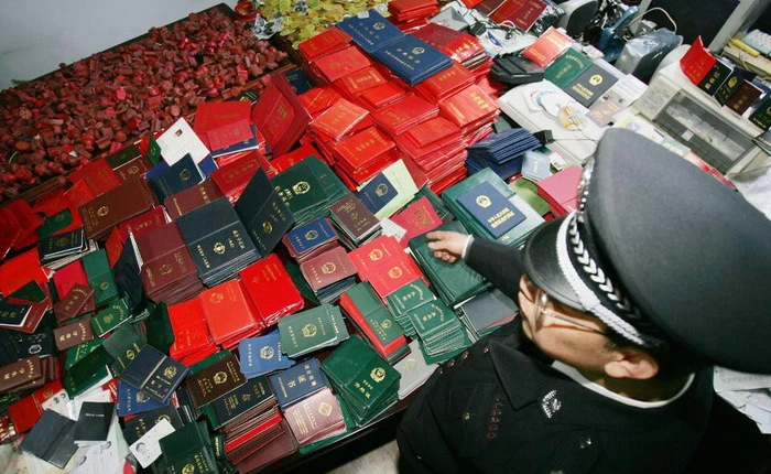 Đây là cách công nghệ Blockchain có thể giải quyết triệt để vấn nạn bằng giả, điểm giả