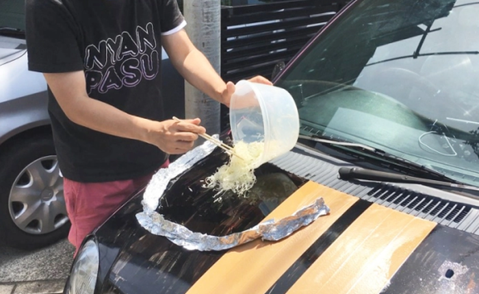 Ở Nhật nóng quá, mở tiệc nướng trên mui xe cũng được