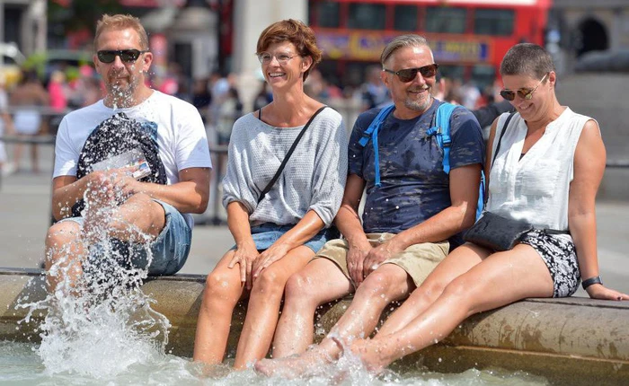 Anh: Nắng nóng lên tới đỉnh điểm, chính phủ khuyên người dân... tắt quạt cho mát