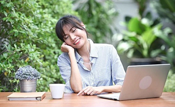 Bổ sung tính năng tự tắt âm khi ngắt kết nối tai nghe trên Windows 10