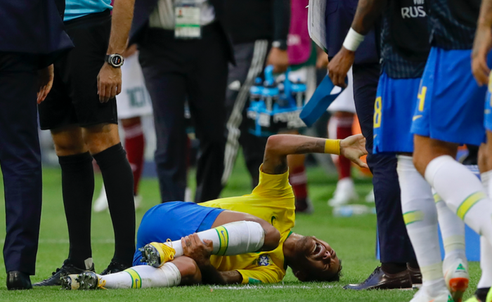 [World Cup 2018] Theo thống kê, Neymar đã nằm ăn vạ tổng cộng 13 phút 50 giây trên sân từ đầu giải đến nay