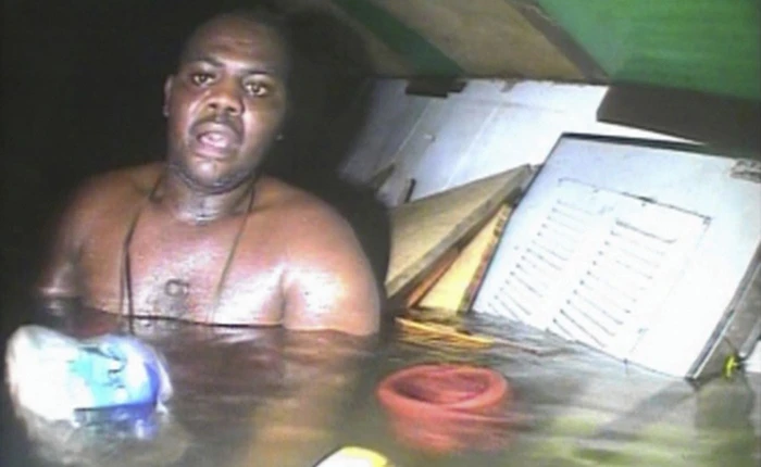 [Video] Người đàn ông may mắn sống sót 60 tiếng dưới đáy Đại Tây Dương trước khi dọa thợ lặn giật mình và được cứu thành công