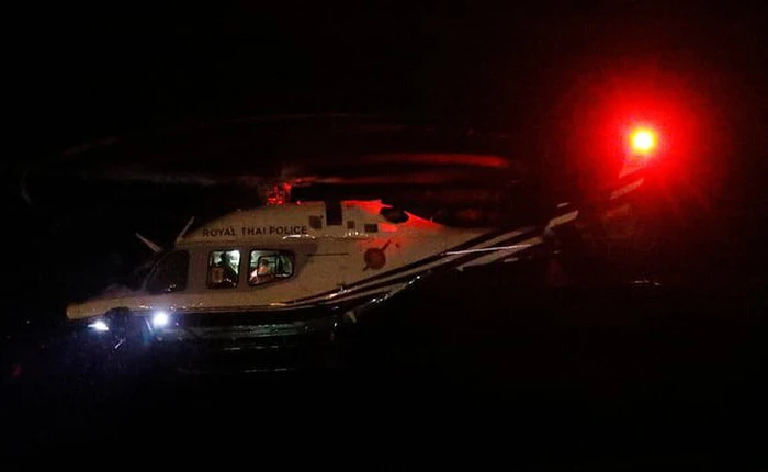 [Tin nóng] Bốn trong tổng số 12 em nhỏ kẹt trong hang động tại Thái Lan đã thoát ra an toàn, chiến dịch đang tạm dừng do “hết oxy”