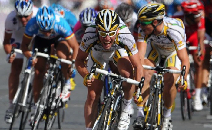 Cách bứt tốc trong môn đua xe đạp, để giành chiến thắng trong những mét cuối cùng của chặng đua