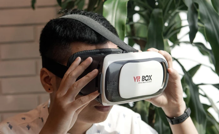 Chỉ sau 5 phút với chiếc kính VR giá 43k, bạn sẽ biết có nên mua nó không