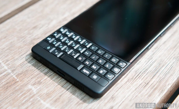 BlackBerry KEY2 LE lộ diện mọi góc độ trong ảnh dựng mới rò rỉ