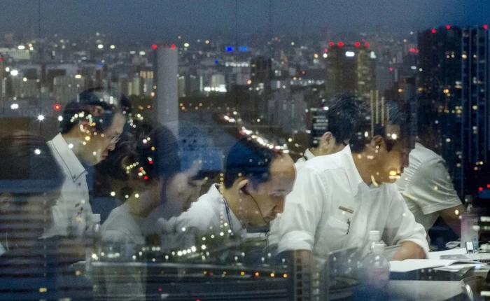 Nghề tay trái, công cụ mưu sinh mới của hàng triệu người lao động Nhật Bản