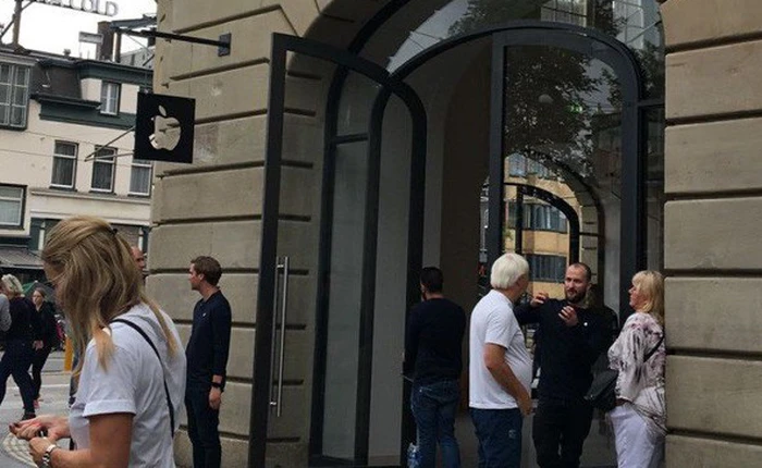 Pin quá nóng khiến một chiếc iPad phát nổ ngay trong cửa hàng Apple Store