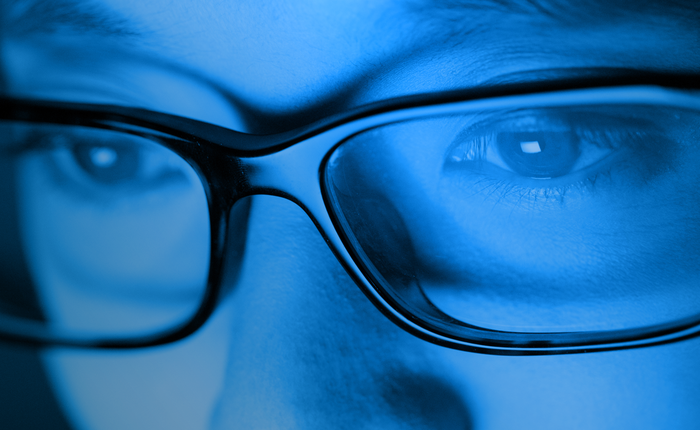 Sự thật đằng sau những bài viết khẳng định "ánh sáng xanh gây mù lòa"