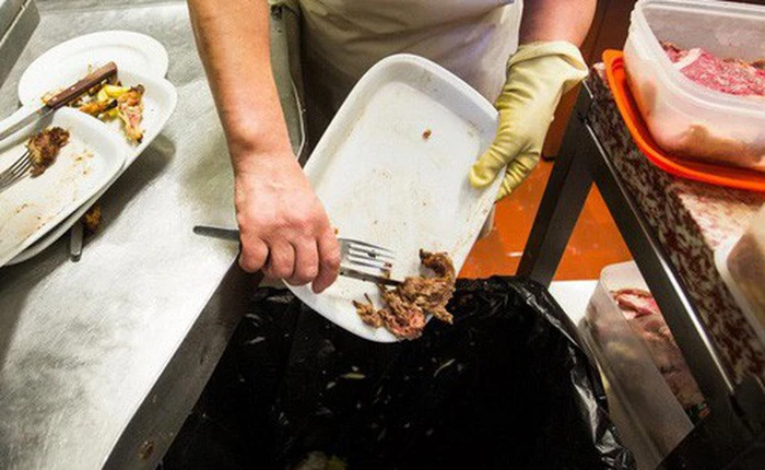 Mỗi giây trôi đi thế giới vứt bỏ 66 tấn thực phẩm