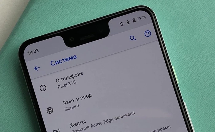 Google Pixel 3 XL rò rỉ ảnh thực tế với "tai thỏ" và "cằm" to đùng, thô kệch nhất làng Android