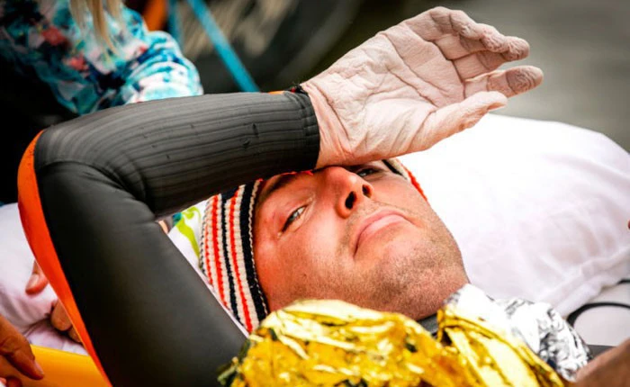 Từng đánh bại bệnh bạch cầu rồi giành HCV Olympic, VĐV này vừa hoàn thành chặng "bơi marathon" dài 163km trong 55h để gây quỹ nghiên cứu ung thư