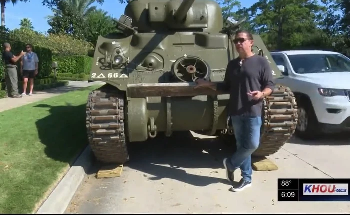 Đây là luật sư cứng nhất 2018: chi 14 tỷ mua xe tăng về đặt cạnh nhà ngắm chơi, bị dọa kiện bắt dời đi cũng không sợ