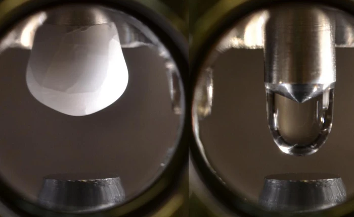 Nhỏ giọt nước sạch nhất thế giới lên bề mặt hợp chất sạch nhất thế giới để xem nó có bị bẩn hay không