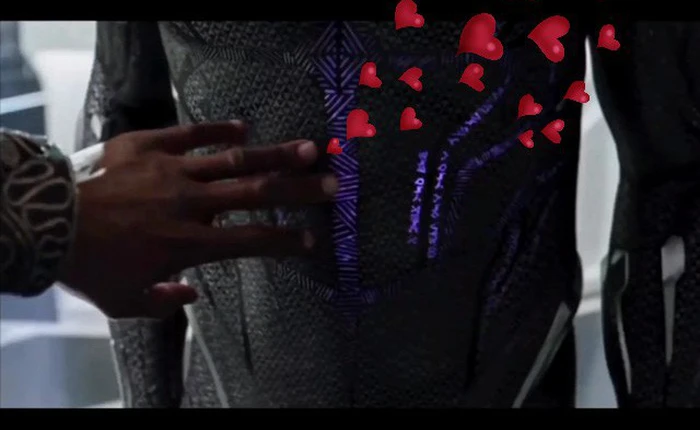 Fan phát hiện thông điệp siêu sến, cực hợp với lễ Vu Lan trên giáp của Black Panther