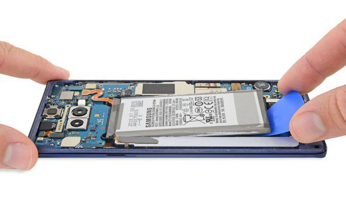 Galaxy Note9 không hề dễ sửa chút nào