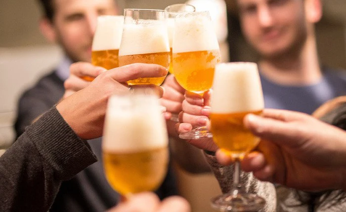 Nghiên cứu: Uống bia, rượu dù ít hay nhiều vẫn có tác hại rất xấu đến sức khỏe