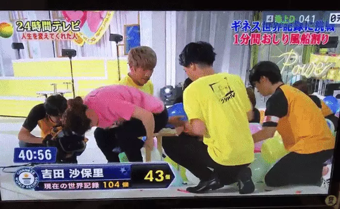 Từng giành 3 HCV Olympic, nữ đô vật Nhật tiếp tục phá kỷ lục Guinness dập nổ bóng bay bằng bàn tọa