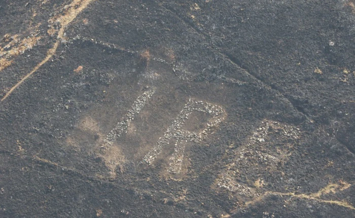 Nắng nóng kỉ lục gây cháy rừng, bất ngờ lộ ra một thông điệp bí mật từ thời Chiến tranh Thế giới Thứ Hai