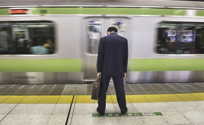 Inemuri: Nghệ thuật ngủ nơi công cộng đã trở thành thương hiệu của người Nhật Bản