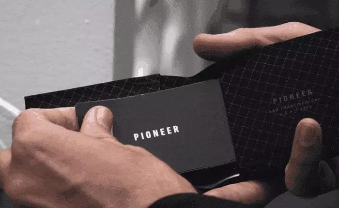 Ngắm tuyệt phẩm ví Flyfold: Siêu mỏng cánh nhưng bền gầp 10 lần thép, mua 1 lần dùng cả đời