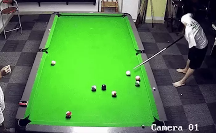 Mất đúng một lượt để dọn bàn, cơ thủ 1 tay khiến Internet choáng váng vì quá siêu