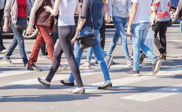 Nghe rõ mồn một tiếng bước chân của người khác, nhưng bạn đã từng nghe thấy tiếng chân của chính mình chưa?