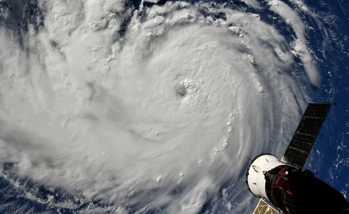 Nghề "săn bão" - những người bay thẳng vào giữa tâm siêu bão vì mục đích khoa học